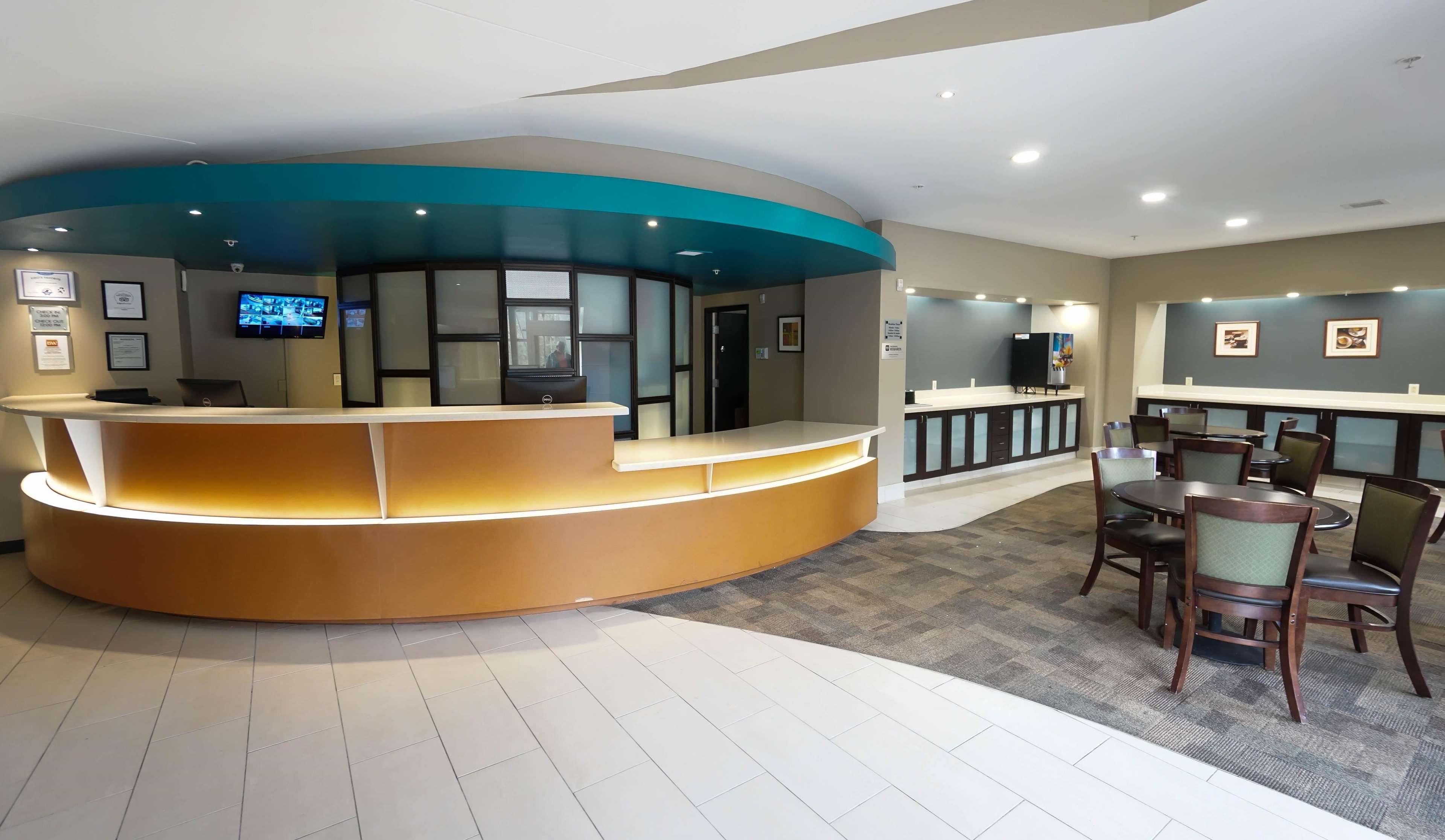 Best Western Plus Augusta North Inn & Suites Exterior photo