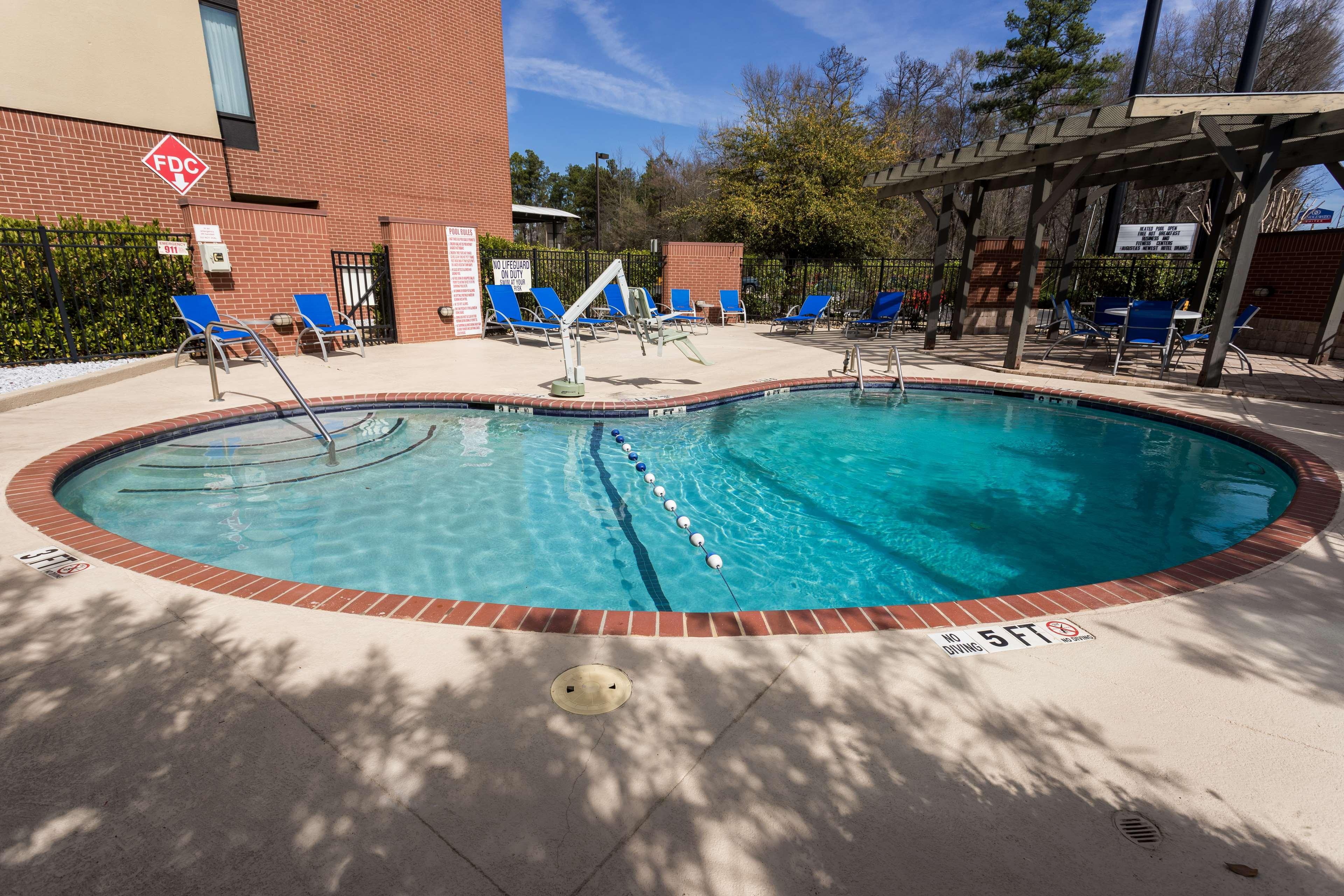 Best Western Plus Augusta North Inn & Suites Exterior photo