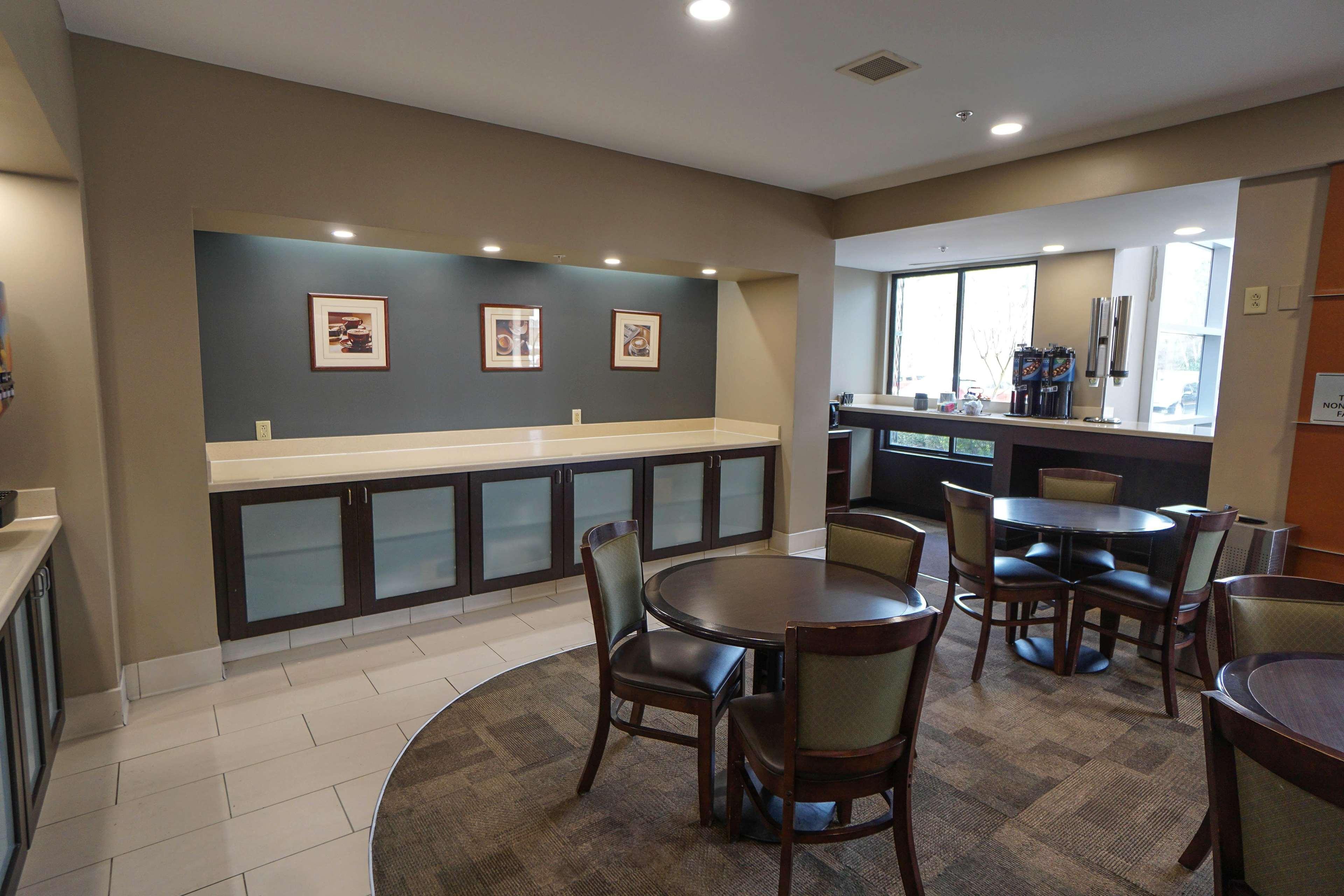 Best Western Plus Augusta North Inn & Suites Exterior photo